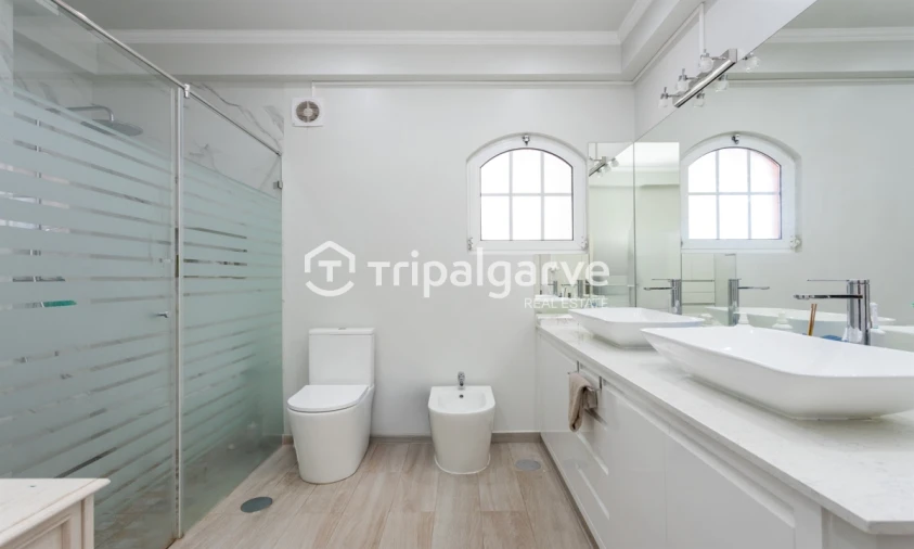 Moradia T5 para Venda em Guia Foto 26