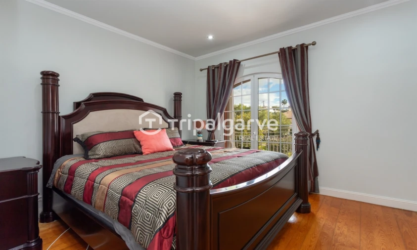 Moradia T5 para Venda em Guia Foto 30