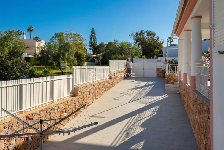 Moradia T5 para Venda em Guia Foto 37