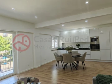Apartamento T3 para Venda em Benfica