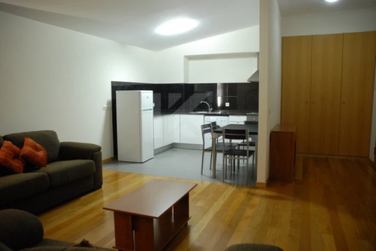 Apartamento T1 para Arrendamento em Funchal (Se) Foto 2