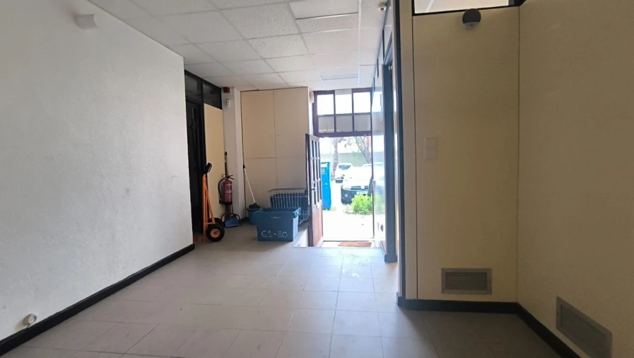 Armazém para Venda em Areeiro Foto 4