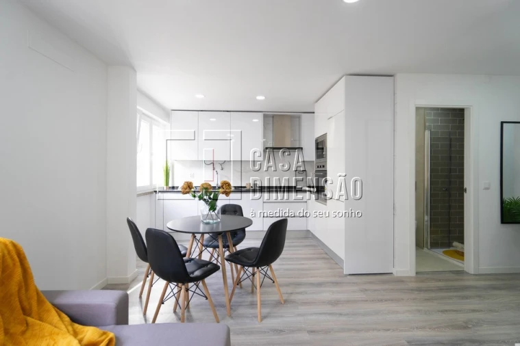 Apartamento T3 para Venda em Benfica Foto 2