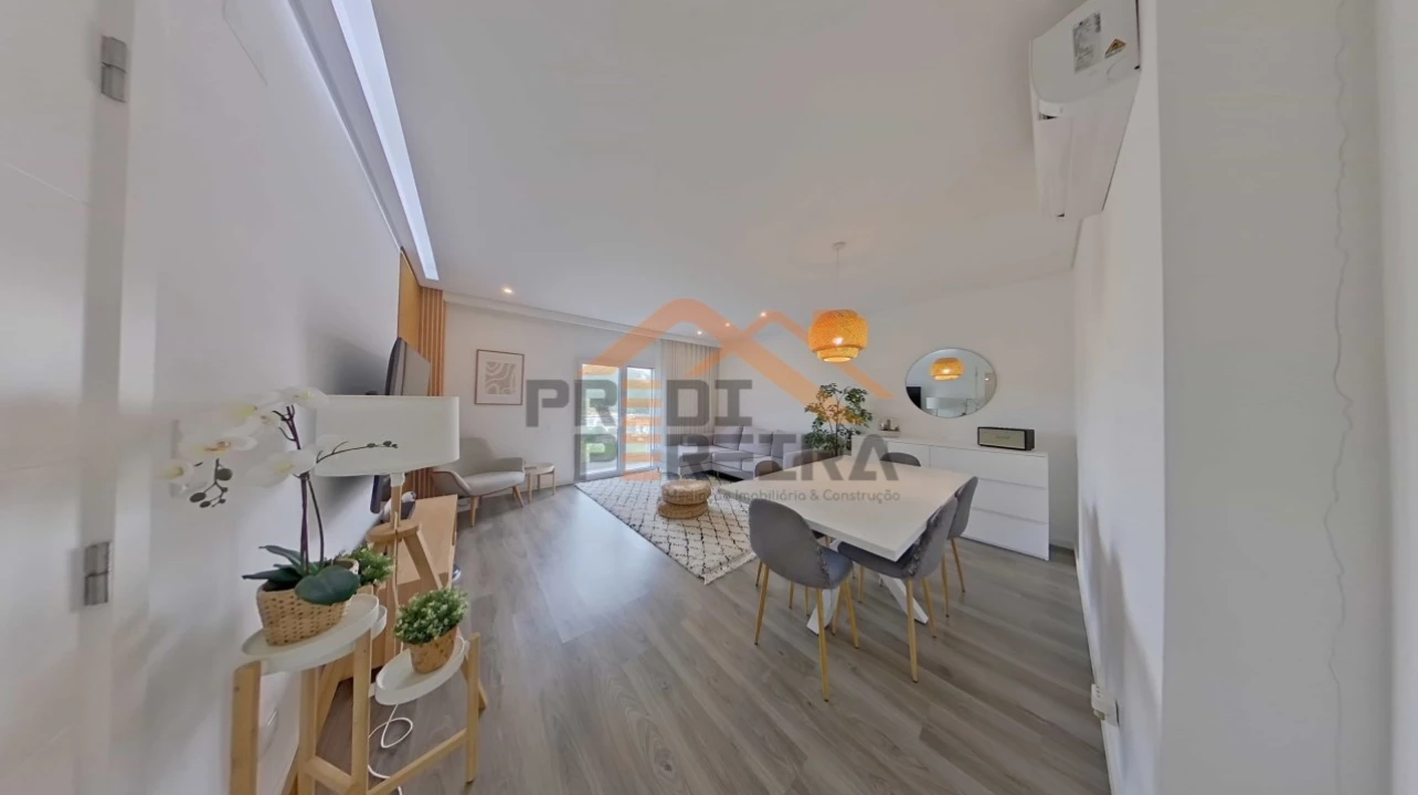 Apartamento T2 para Venda em Pontinha e Famões Foto 2