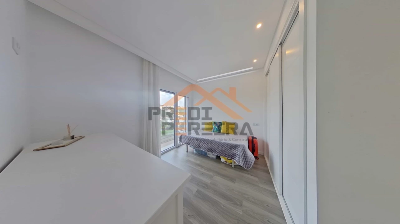 Apartamento T2 para Venda em Pontinha e Famões Foto 14