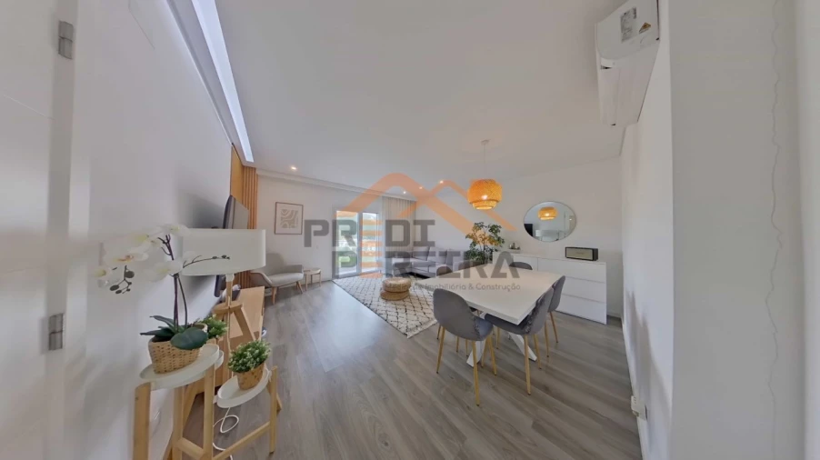 Apartamento T2 para Venda em Pontinha e Famões Foto 2