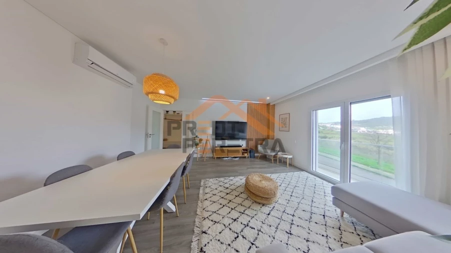 Apartamento T2 para Venda em Pontinha e Famões Foto 3