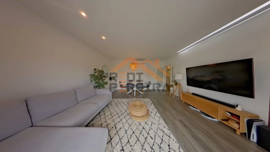 Apartamento T2 para Venda em Pontinha e Famões Foto 5