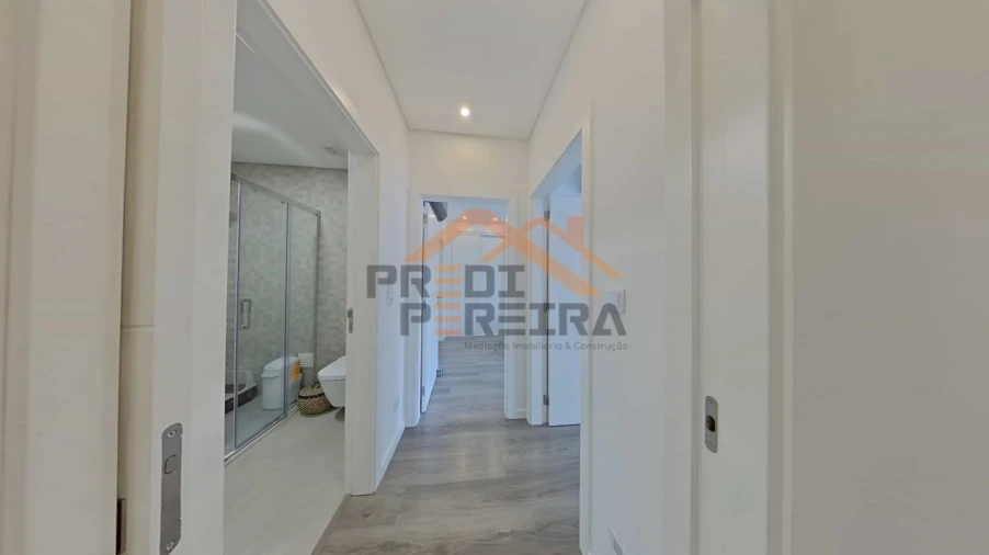 Apartamento T2 para Venda em Pontinha e Famões Foto 12