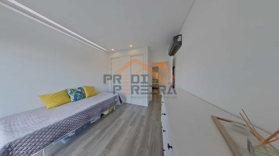 Apartamento T2 para Venda em Pontinha e Famões Foto 13