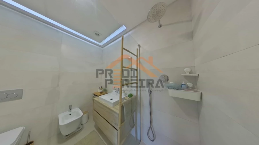 Apartamento T2 para Venda em Pontinha e Famões Foto 22