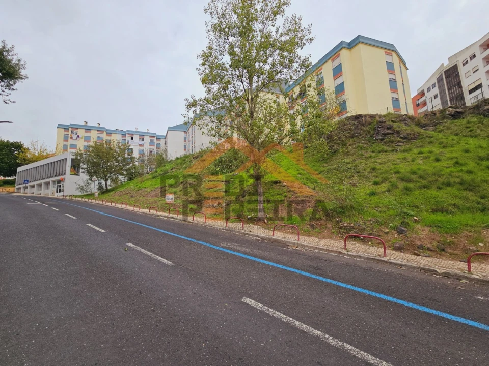 Terreno Comércio / Armazém para Venda em Ramada e Caneças Foto 9