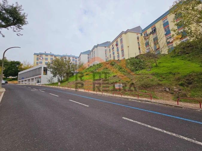 Terreno Comércio / Armazém para Venda em Ramada e Caneças Foto 2