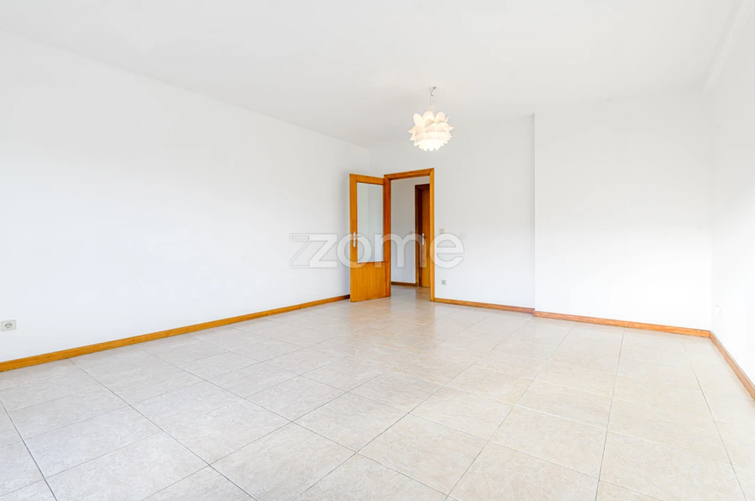 Apartamento T2 para Arrendamento em Valongo Foto 9
