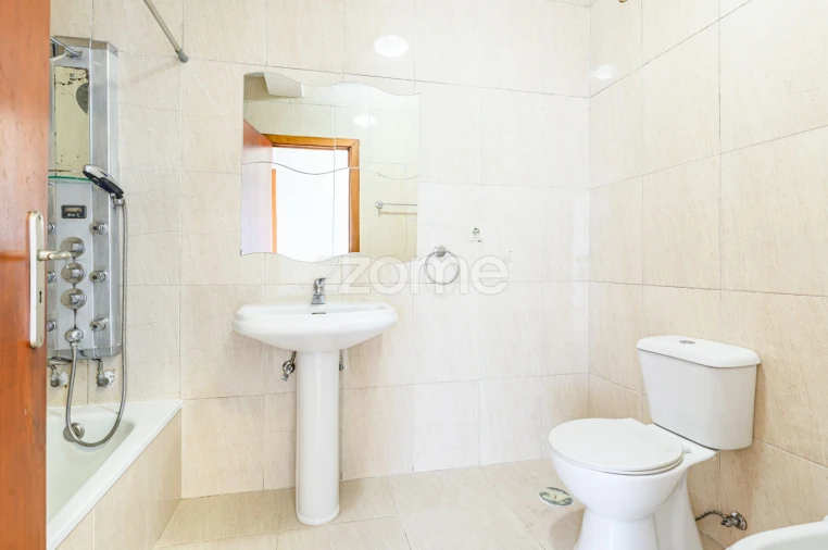 Apartamento T2 para Arrendamento em Valongo Foto 13