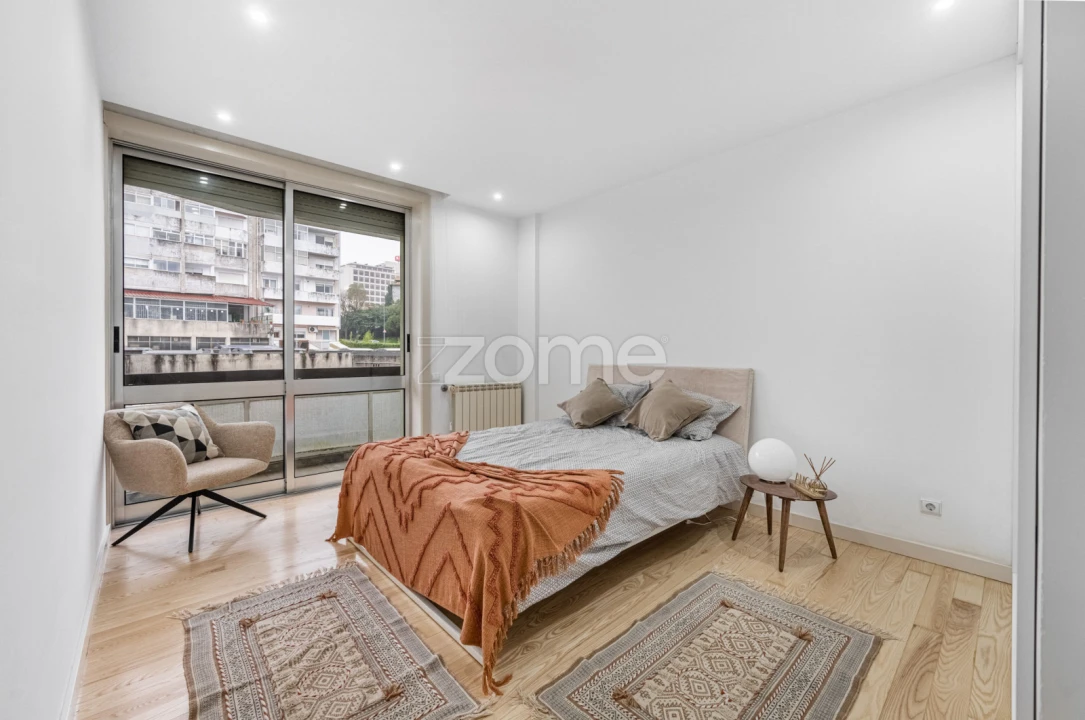 Apartamento T2 para Arrendamento em Lordelo do Ouro e Massarelos Foto 19