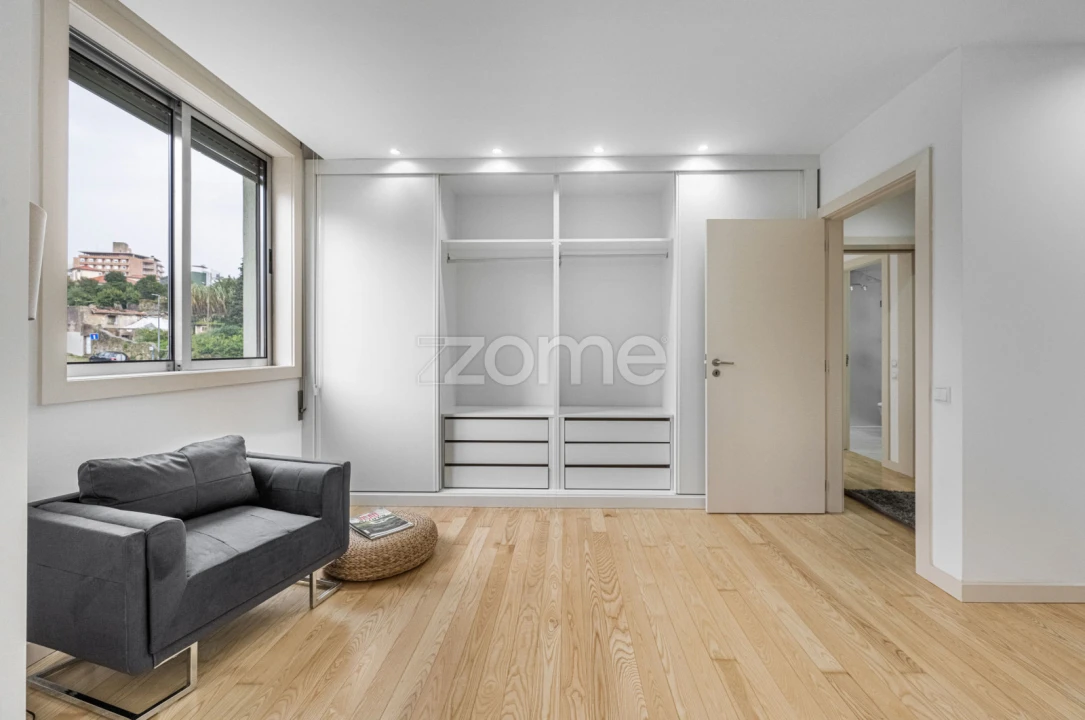 Apartamento T2 para Arrendamento em Lordelo do Ouro e Massarelos Foto 17