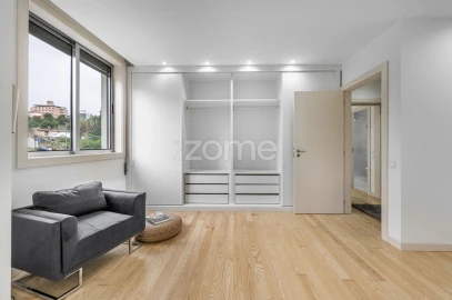 Apartamento T2 para Arrendamento em Lordelo do Ouro e Massarelos
