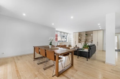 Apartamento T2 para Arrendamento em Lordelo do Ouro e Massarelos