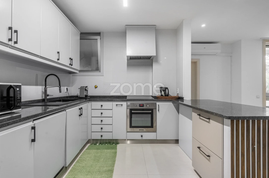 Apartamento T2 para Arrendamento em Lordelo do Ouro e Massarelos Foto 13