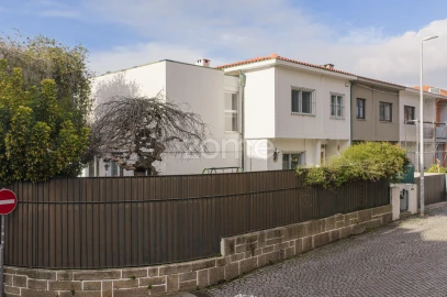 Moradia T4 para Venda em Lordelo do Ouro e Massarelos