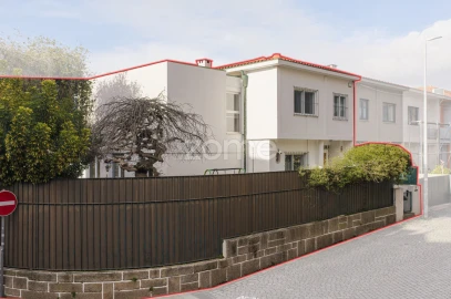Moradia T4 para Venda em Lordelo do Ouro e Massarelos