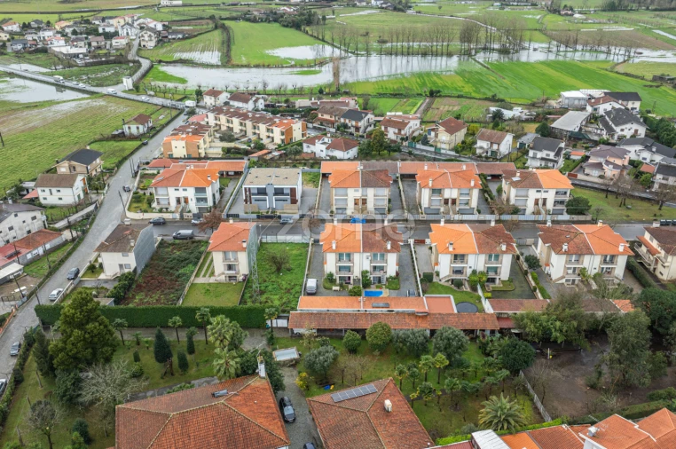 Moradia T3 para Venda em Mire de Tibães Foto 8