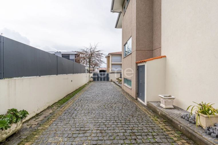 Moradia T3 para Venda em Mire de Tibães Foto 30