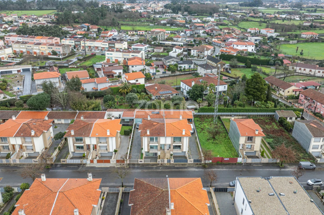 Moradia T3 para Venda em Mire de Tibães Foto 4