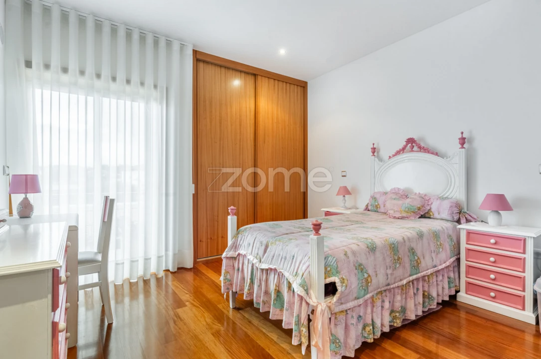 Moradia T3 para Venda em Mire de Tibães Foto 16