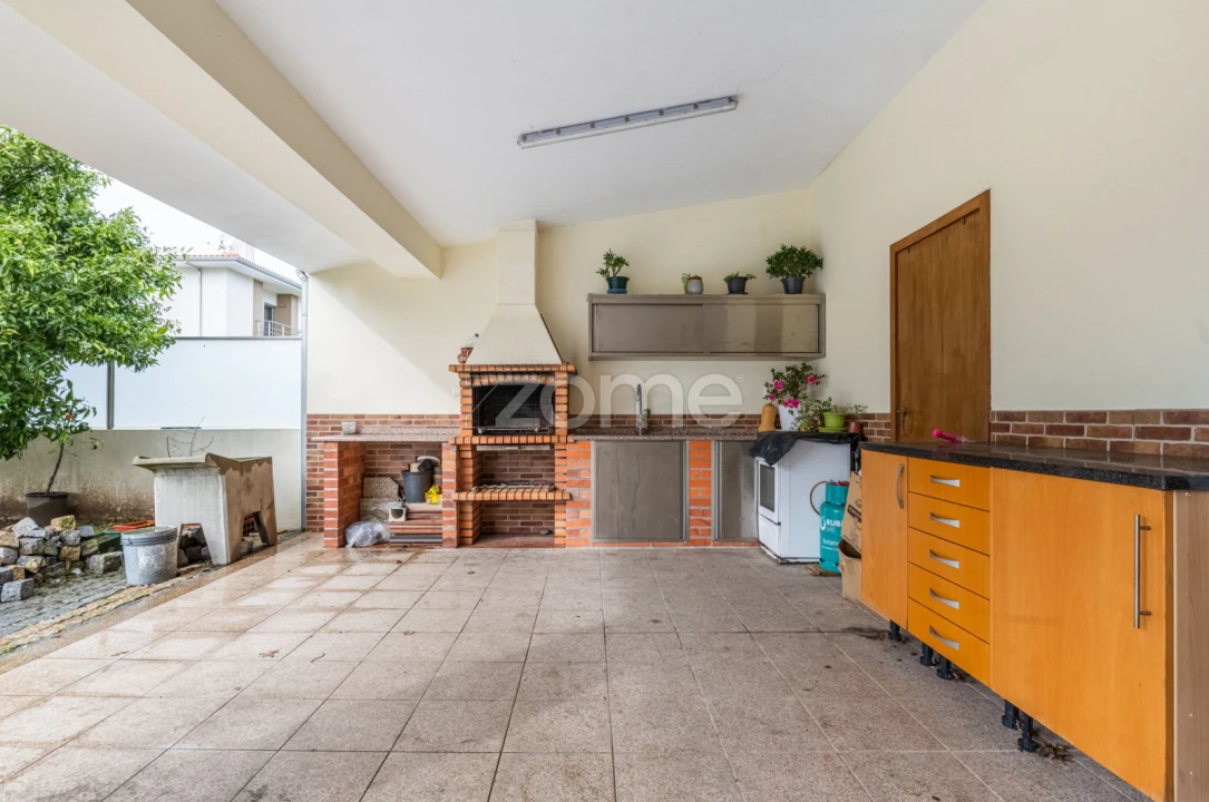 Moradia T3 para Venda em Mire de Tibães Foto 28