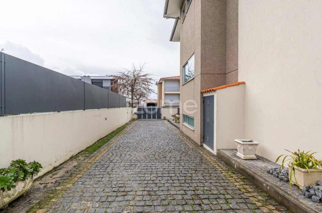 Moradia T3 para Venda em Mire de Tibães Foto 30