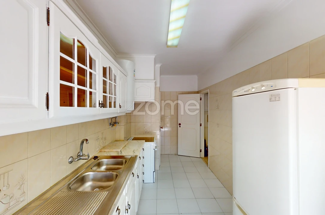 Apartamento T1 para Arrendamento em Carcavelos e Parede Foto 9