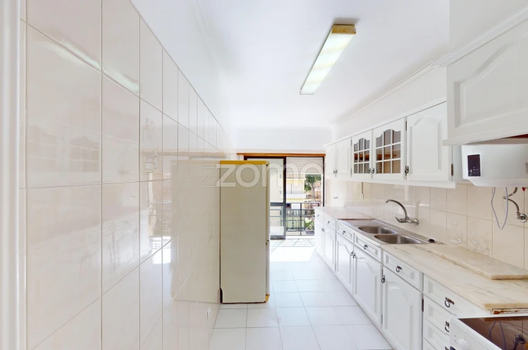 Apartamento T1 para Arrendamento em Carcavelos e Parede Foto 7