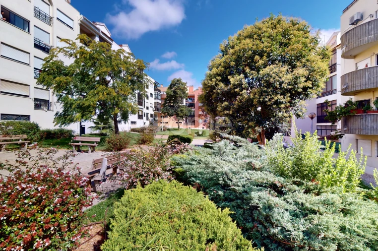 Apartamento T1 para Arrendamento em Carcavelos e Parede Foto 2