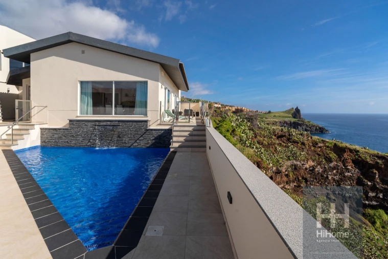 Moradia T3 para Venda em Caniço Foto 8