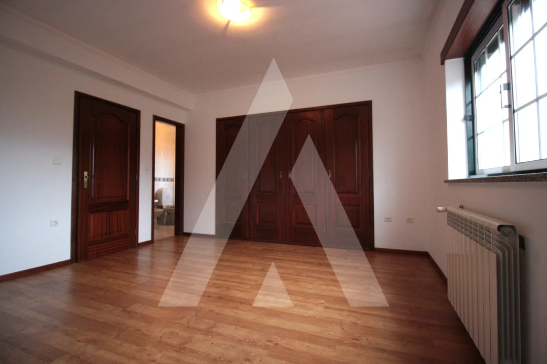 Moradia T3 para Venda em Viseu Foto 21