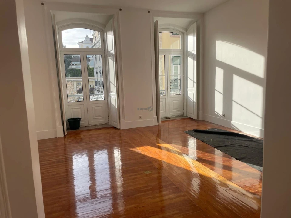 Apartamento T2 para Arrendamento em Santa Maria Maior Foto 2