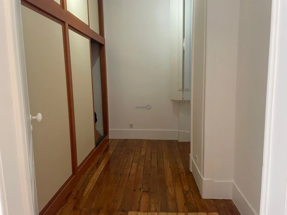 Apartamento T2 para Arrendamento em Santa Maria Maior Foto 3