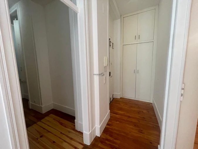 Apartamento T2 para Arrendamento em Santa Maria Maior Foto 2