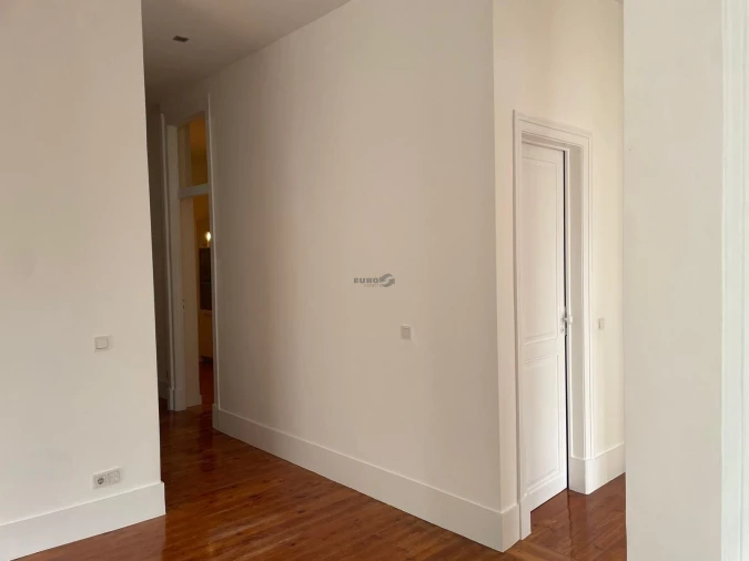 Apartamento T2 para Arrendamento em Santa Maria Maior Foto 7