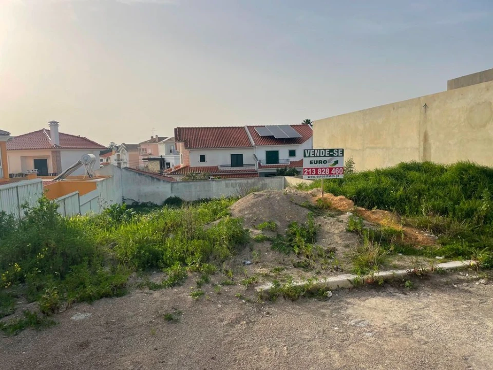 Terreno para Venda em Charneca de Caparica e Sobreda Foto 1