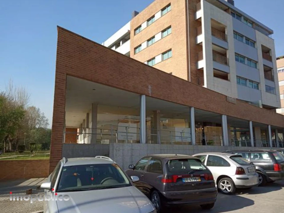 Loja para Arrendamento em Vila Verde e Barbudo Foto 1