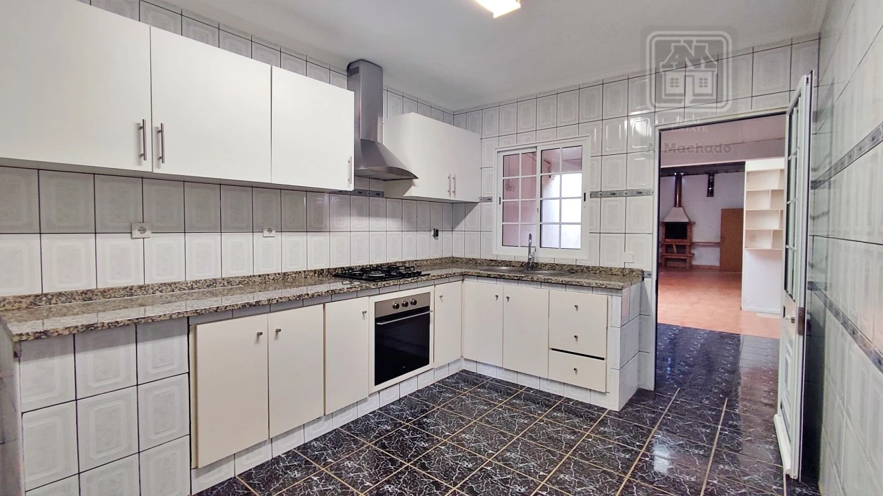 Moradia T3 para Venda em Pico da Pedra Foto 19