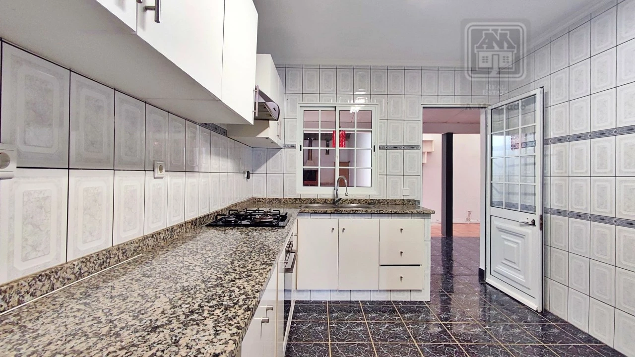 Moradia T3 para Venda em Pico da Pedra Foto 21