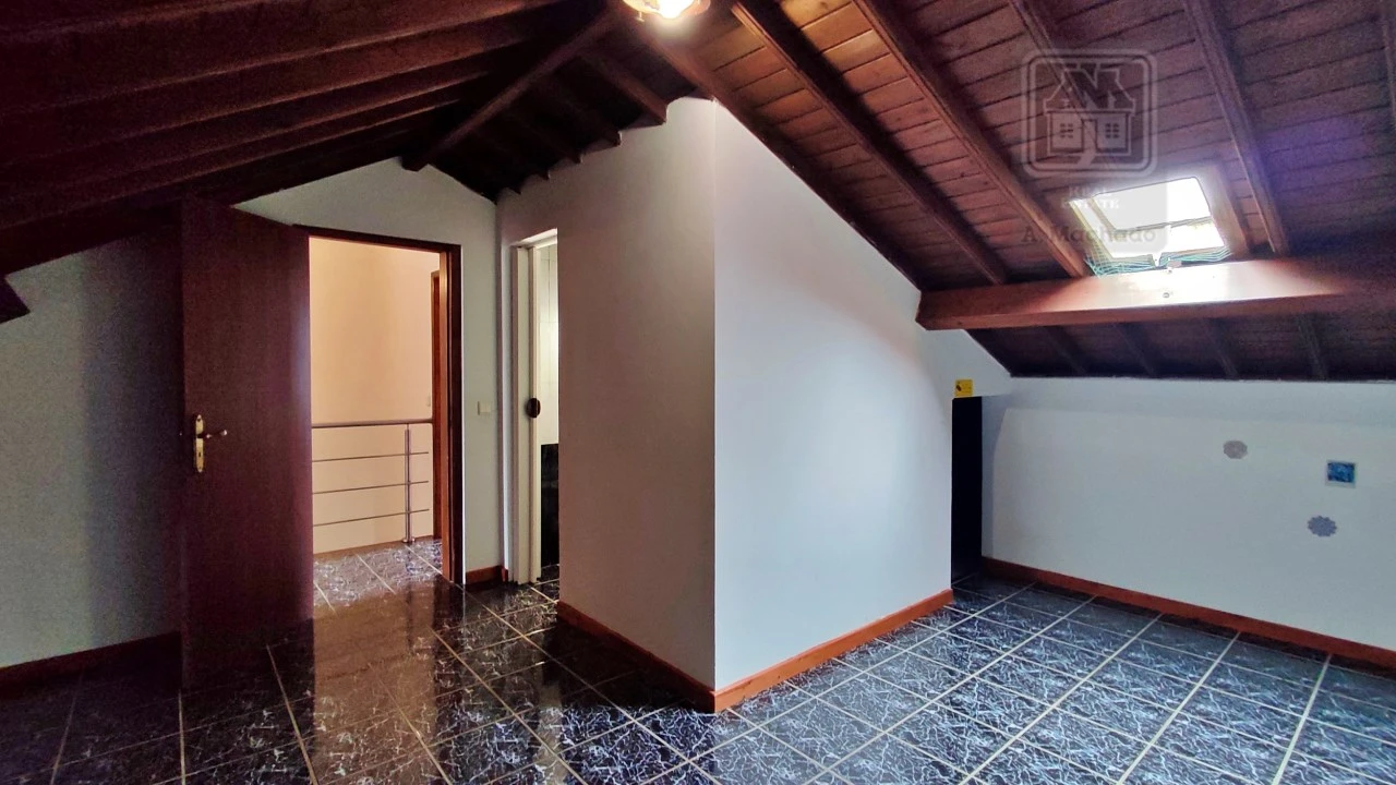 Moradia T3 para Venda em Pico da Pedra Foto 42