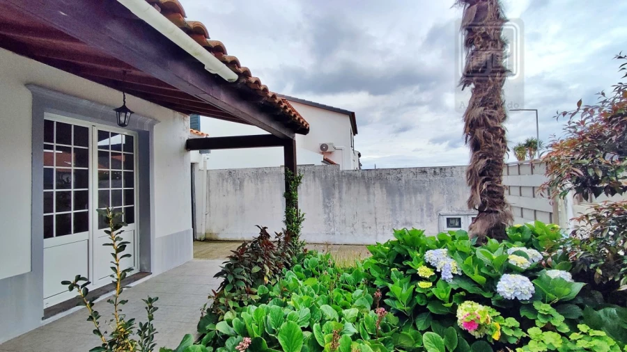 Moradia T3 para Venda em Pico da Pedra Foto 8