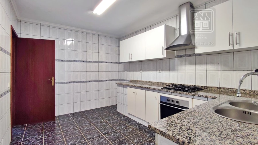 Moradia T3 para Venda em Pico da Pedra Foto 20