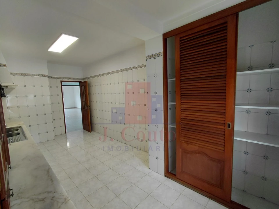 Apartamento T3 para Arrendamento em Nossa Senhora do Pópulo, Coto e São Gregório Foto 9
