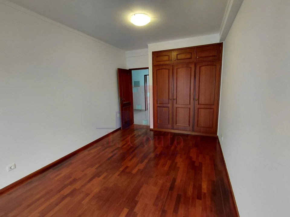 Apartamento T3 para Arrendamento em Nossa Senhora do Pópulo, Coto e São Gregório Foto 10